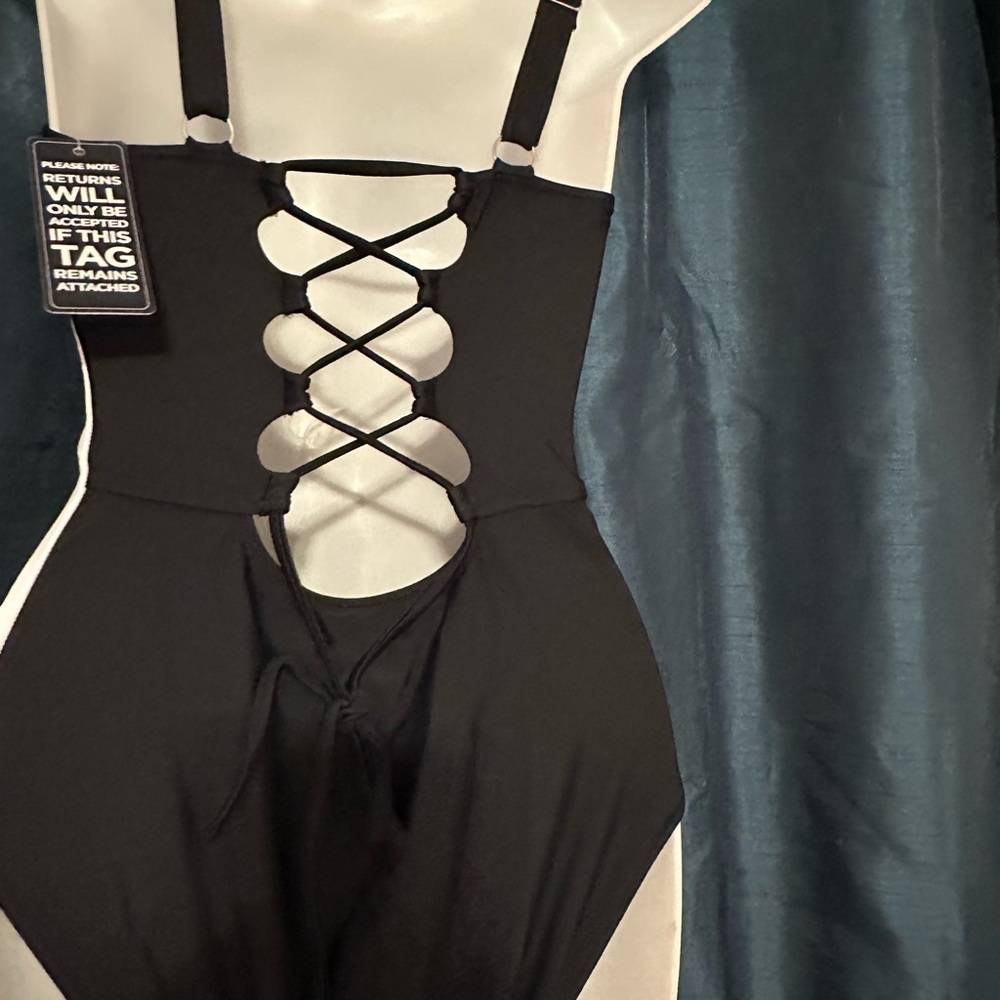 Source Unknown Black and White Women's One Piece Swimsuit - Picture 3 of 4